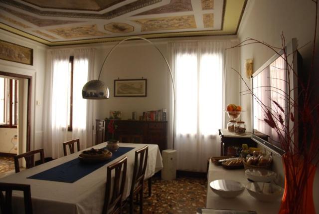 B&B Al Teatro With Canal View Венеция Экстерьер фото