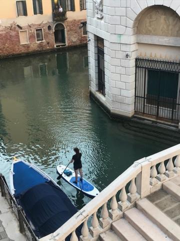 B&B Al Teatro With Canal View Венеция Экстерьер фото