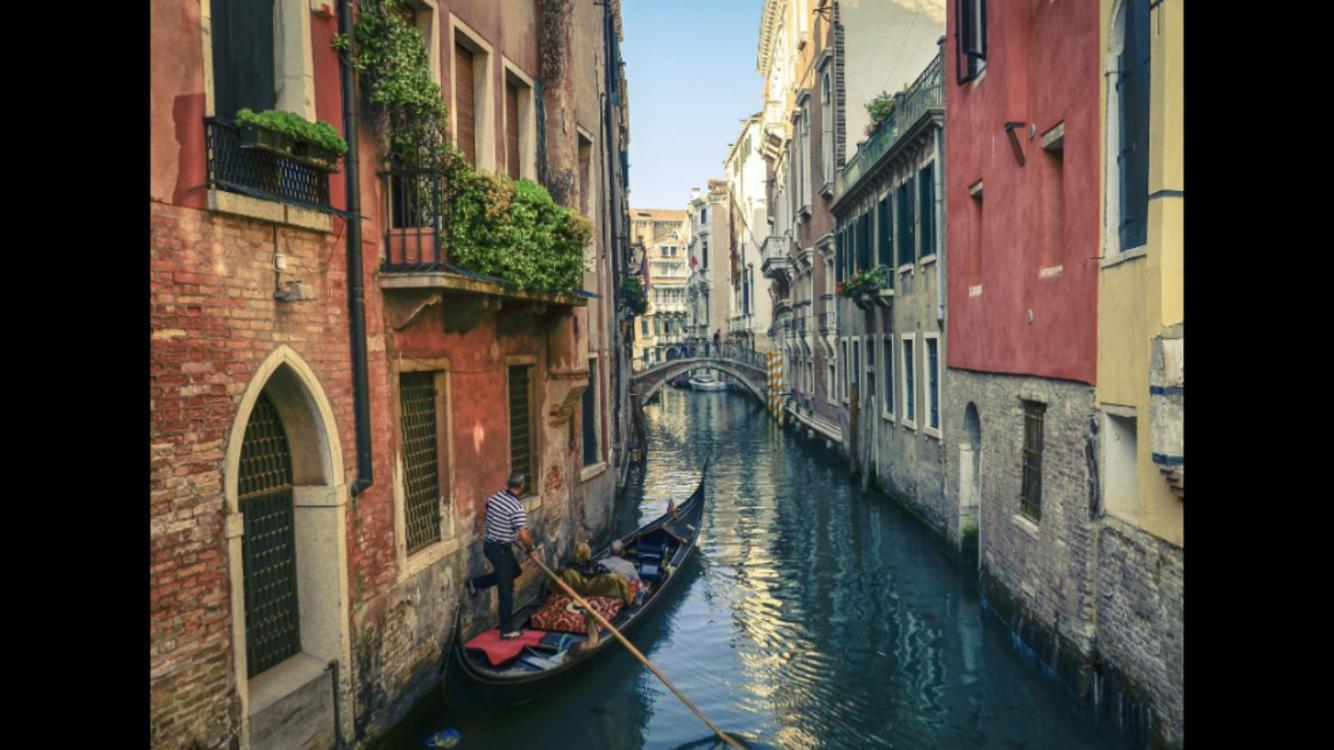 B&B Al Teatro With Canal View Венеция Экстерьер фото